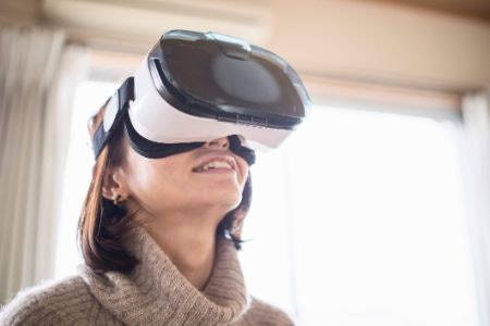 Smartphone Headsets Can Be a Cheap and Fun Way to Try VR